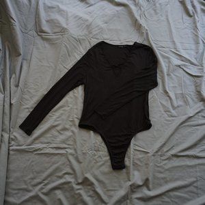 ⭐Kim and Cami Black Long Sleeve V Neck Body Suit